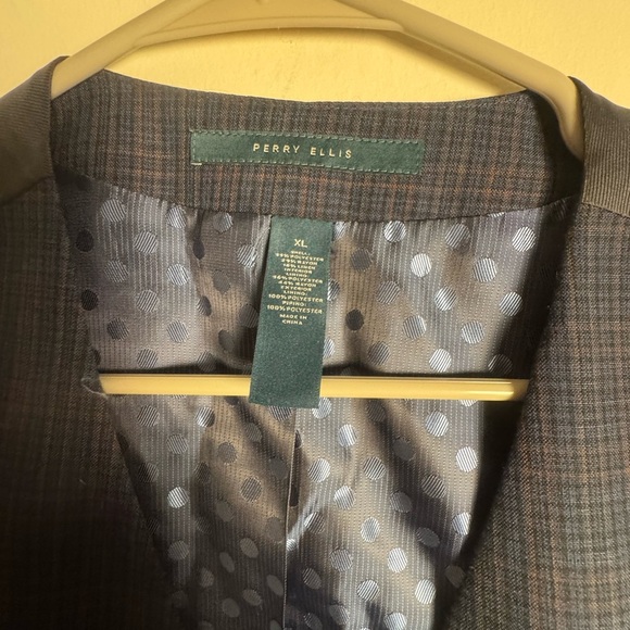 Perry Ellis size XL navy vest with lots of character and elegant style - Picture 4 of 7